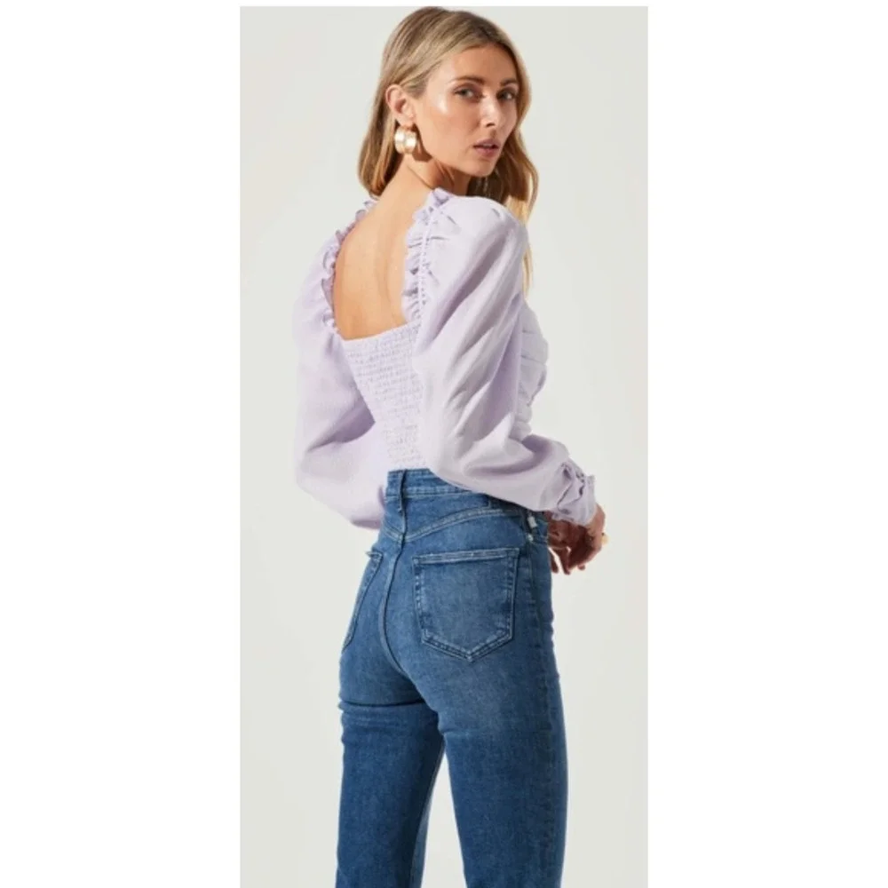 ASTR The Label Lilac Puff Sleeve Square Neck Top